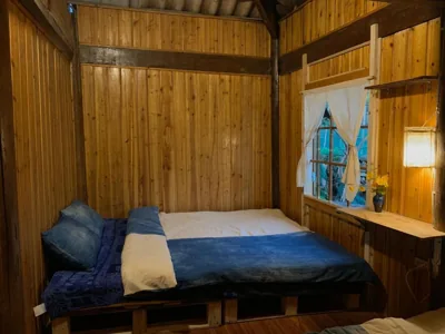 Habitación con dos camas y vistas a la montaña — The Zen House Sapa